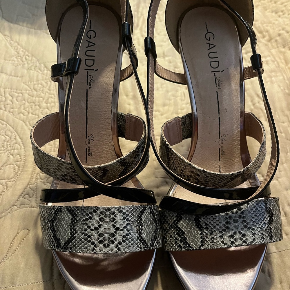 Gaudi' Women's Snakeskin Sandals - Black and Gray